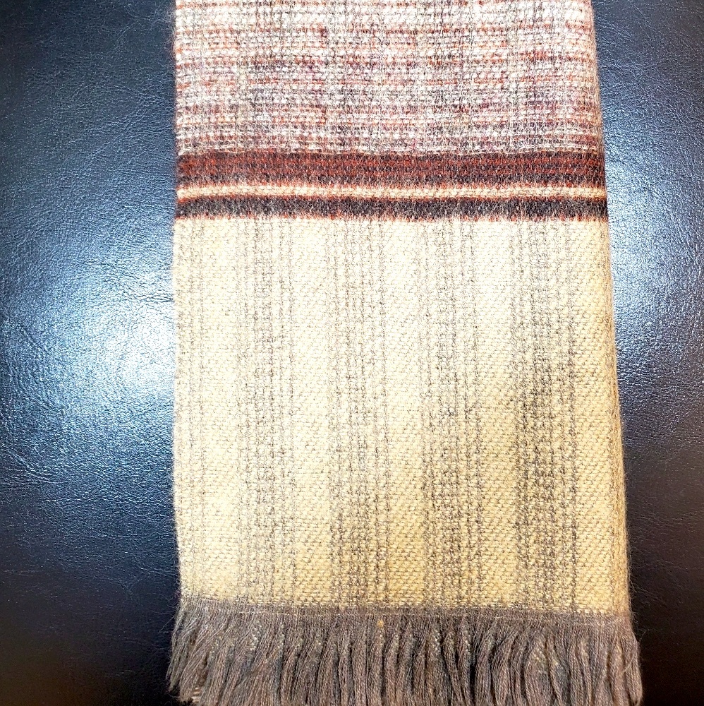 100% Pure Wool Scarf - Picture 1 of 5